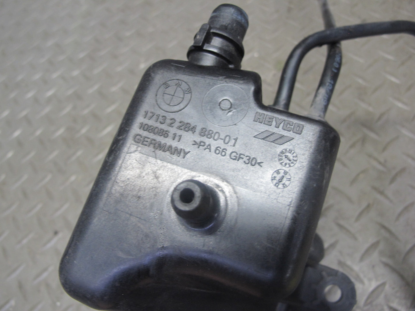 2014-2018 BMW F15 X5 Engine Coolant  Expansion Overflow Reservoir Tank 2284880