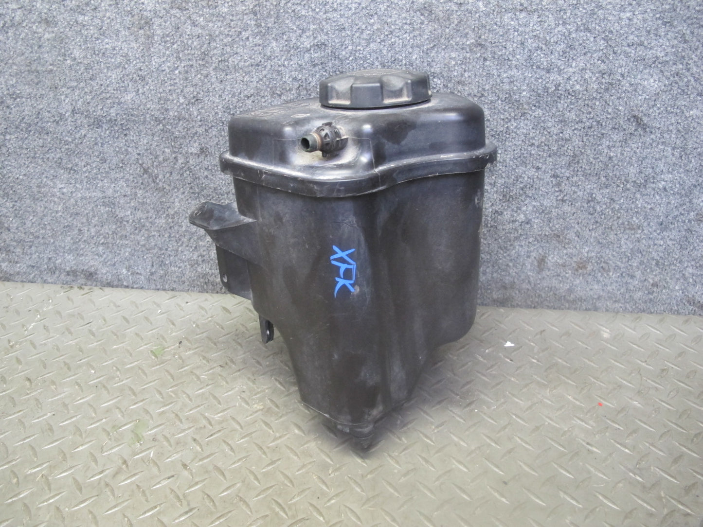 2014-2018 BMW F15 X5 Engine Coolant  Expansion  Overflow Reservoir Tank 7647290