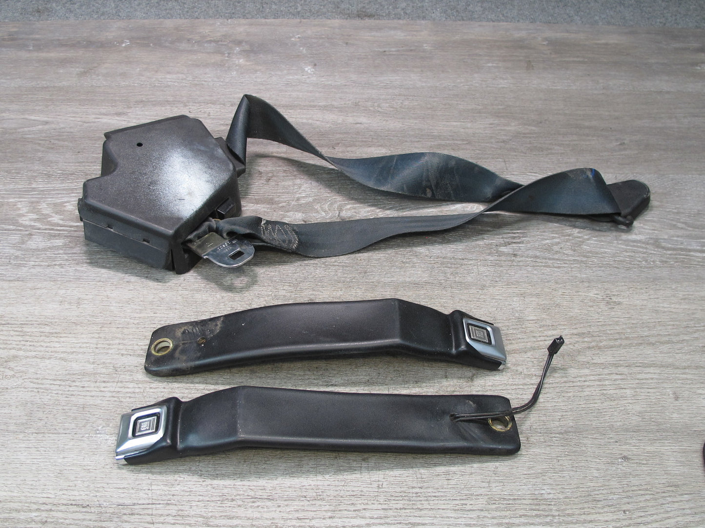 86-94 CHEVROLET CORVETTE C4 FRONT LEFT DRIVER SIDE SEATBELT RETRACTOR W/ BUCKLE SET OEM