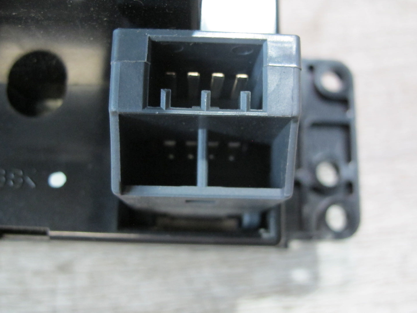 00-01 Isuzu Vehicross A/C Heater Climate Control Switch Panel 8972471450 OEM