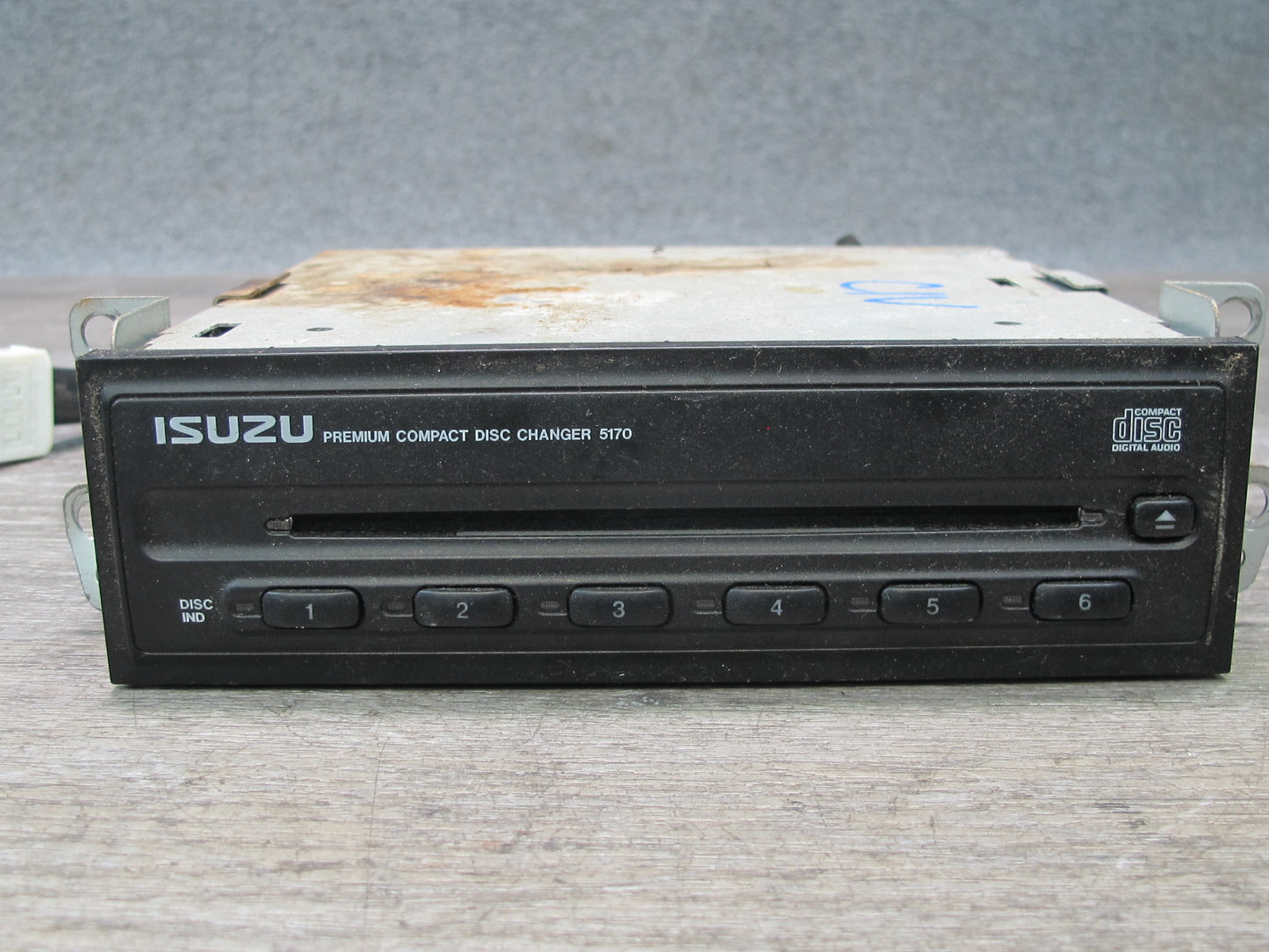99-01 Isuzu Vehicross 6 Disc CD Changer Player 113001-5070 OEM