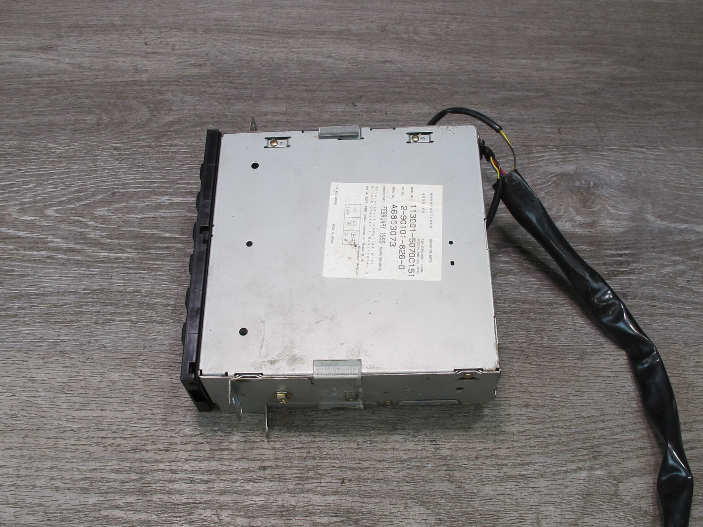99-01 Isuzu Vehicross 6 Disc CD Changer Player 113001-5070 OEM