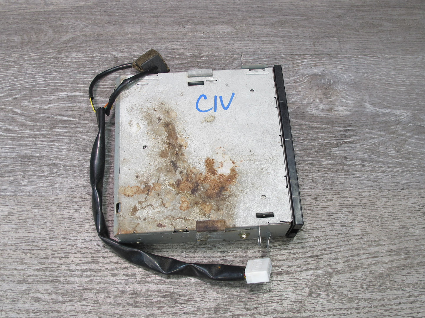 99-01 Isuzu Vehicross 6 Disc CD Changer Player 113001-5070 OEM