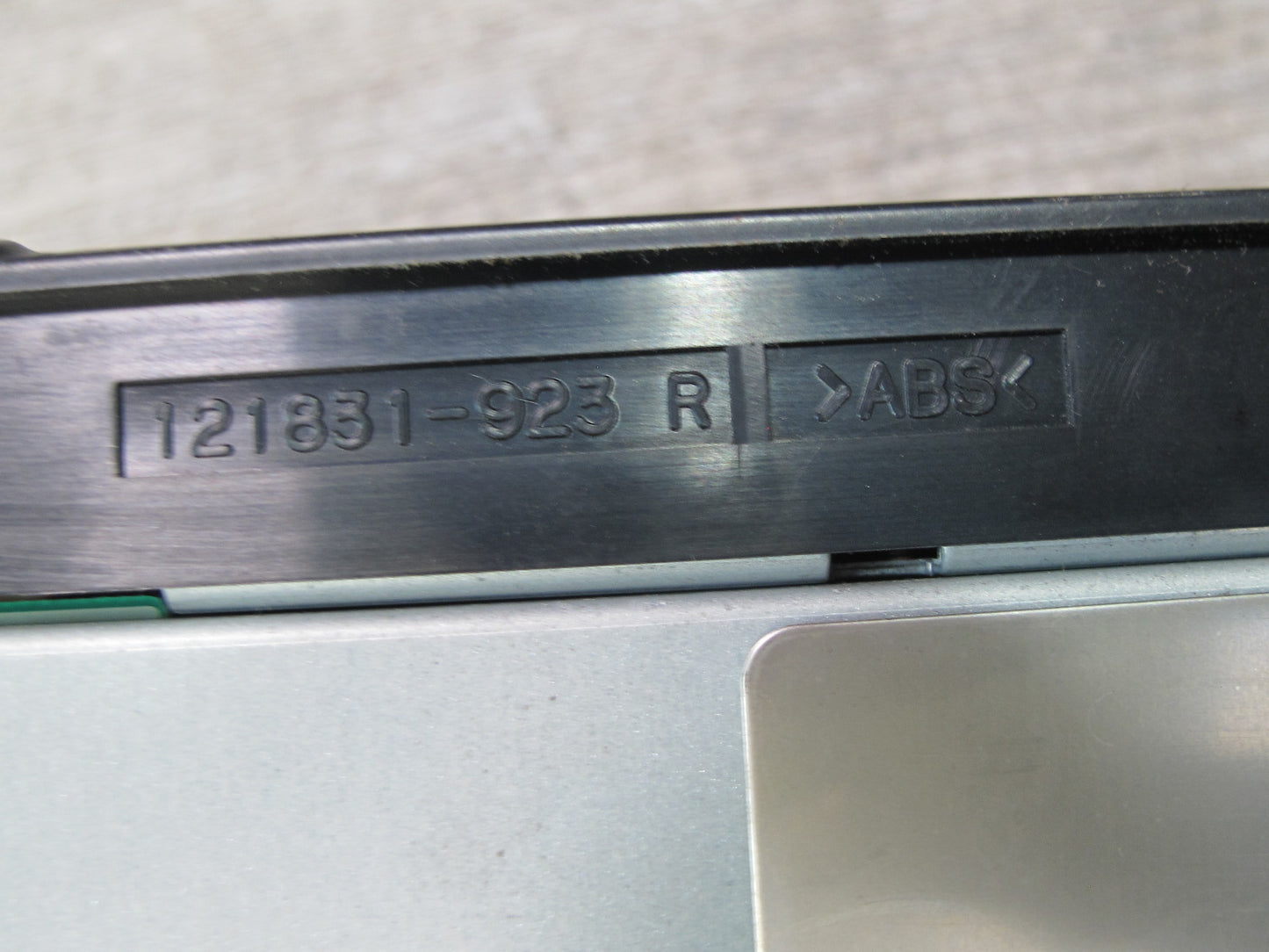 99-01 Isuzu Vehicross AM FM CD Cassette Audio Radio Stereo Head Unit 1930 OEM