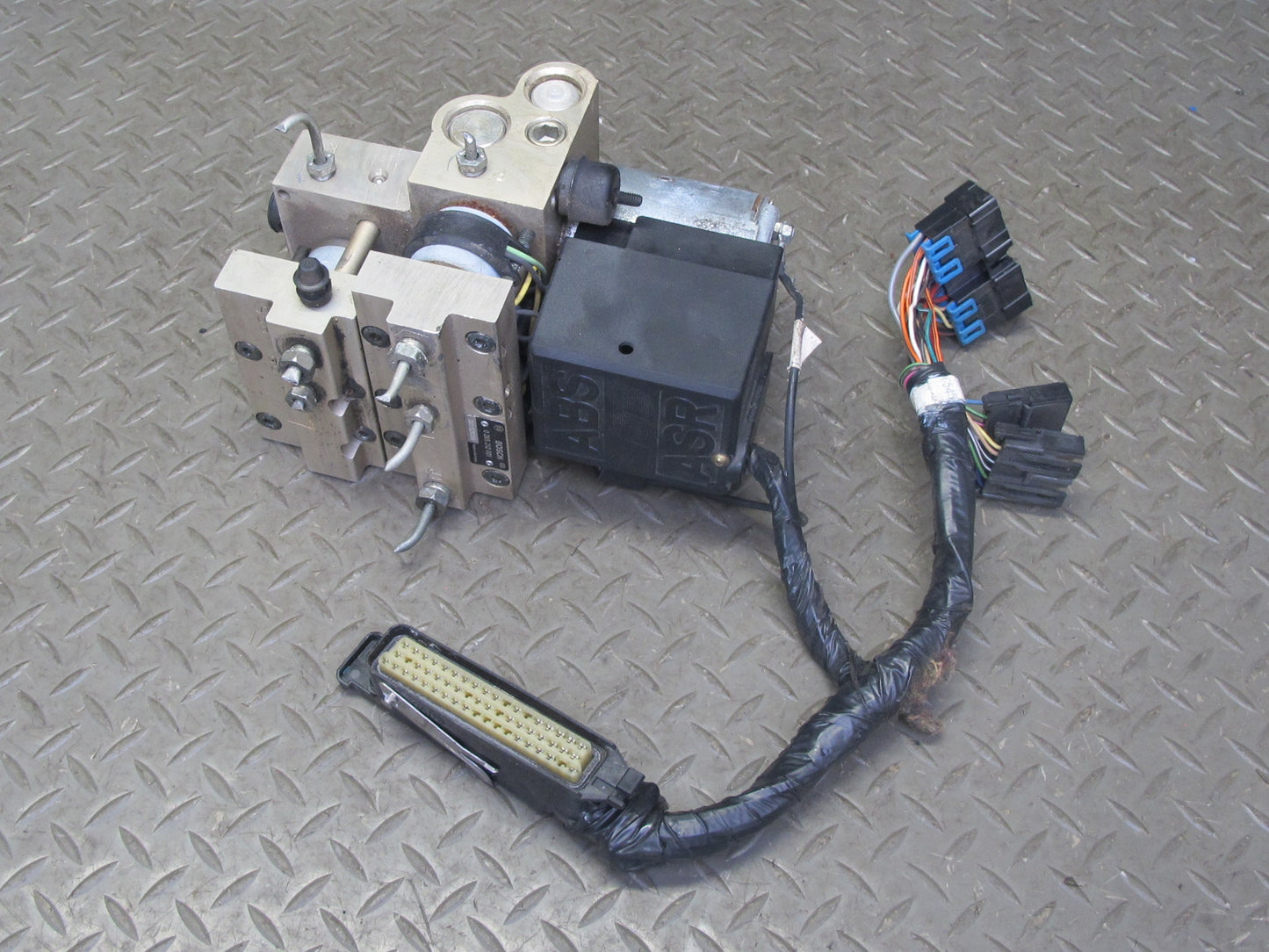 92-94 Chevrolet Corvette C4 Anti Lock Brake ABS Pump Module Unit OEM