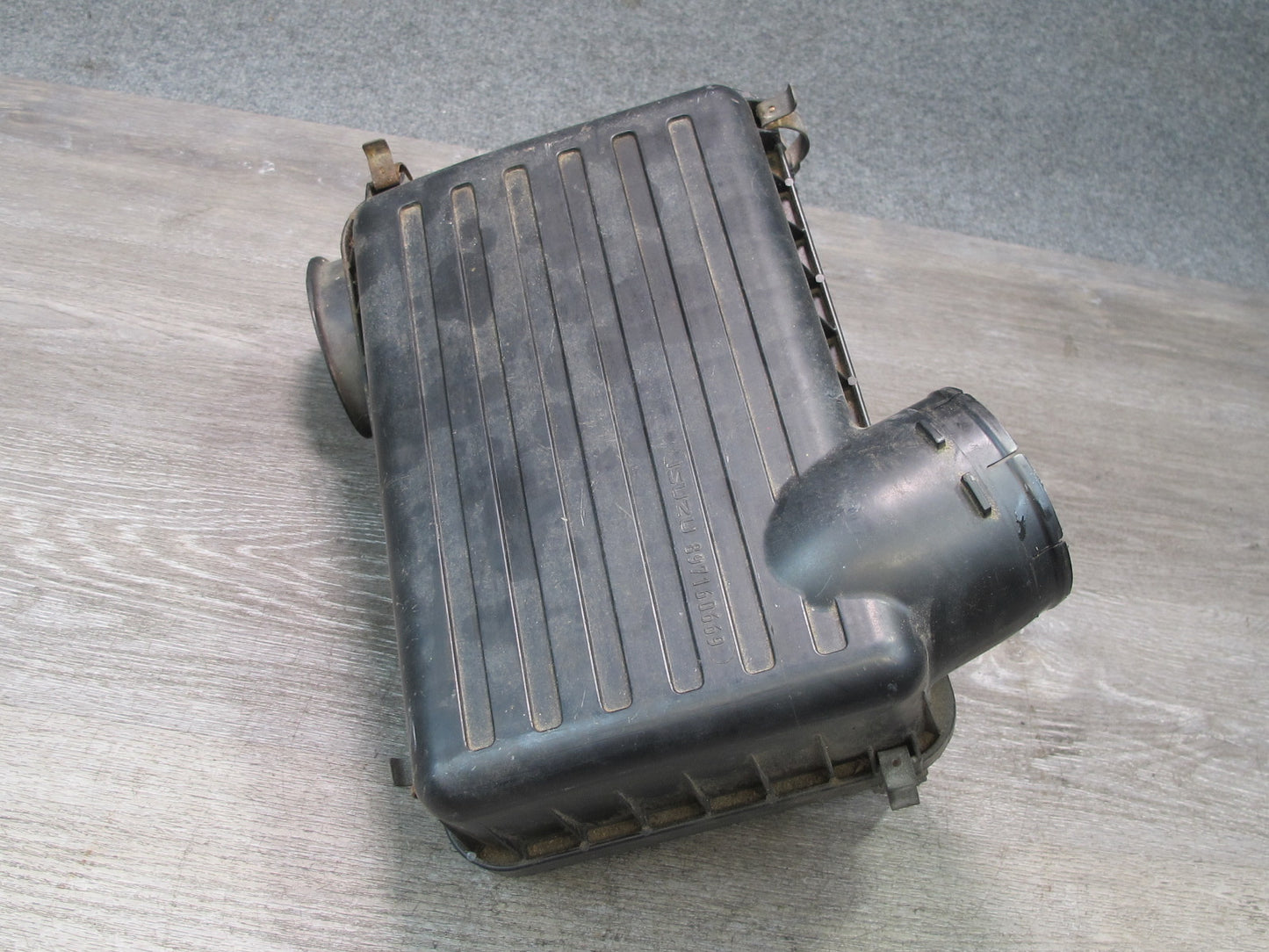 99-01 Isuzu Vehicross 3.5L Engine Air Intake Cleaner Filter Box 8971606030 OEM