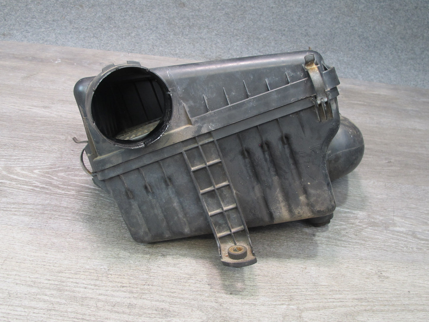99-01 Isuzu Vehicross 3.5L Engine Air Intake Cleaner Filter Box 8971606030 OEM