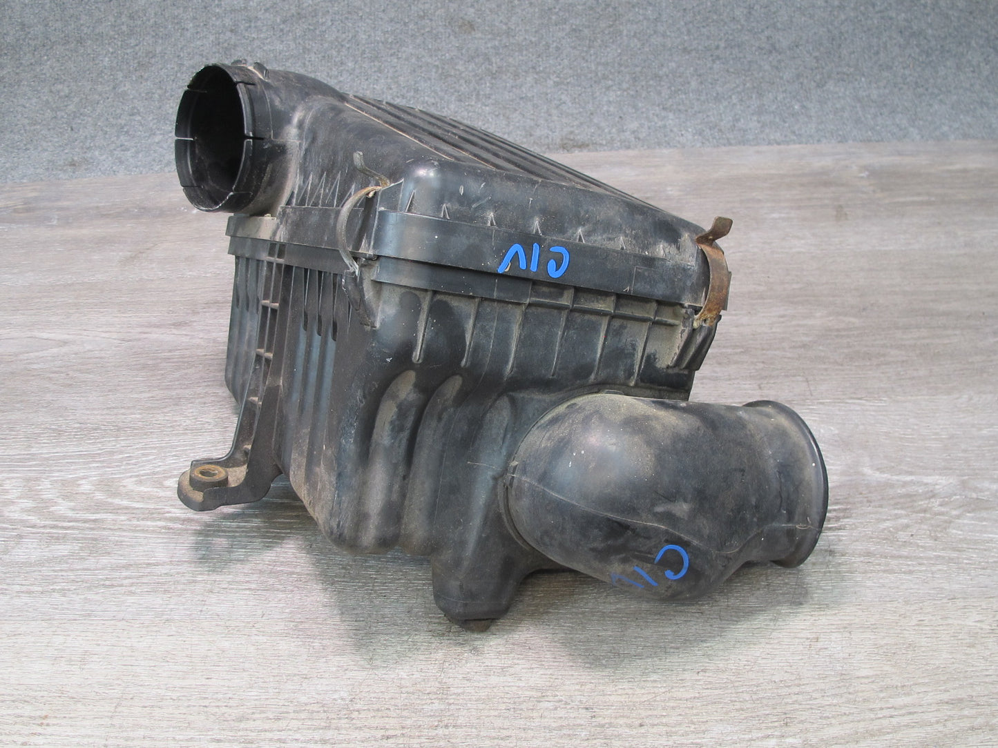 99-01 Isuzu Vehicross 3.5L Engine Air Intake Cleaner Filter Box 8971606030 OEM
