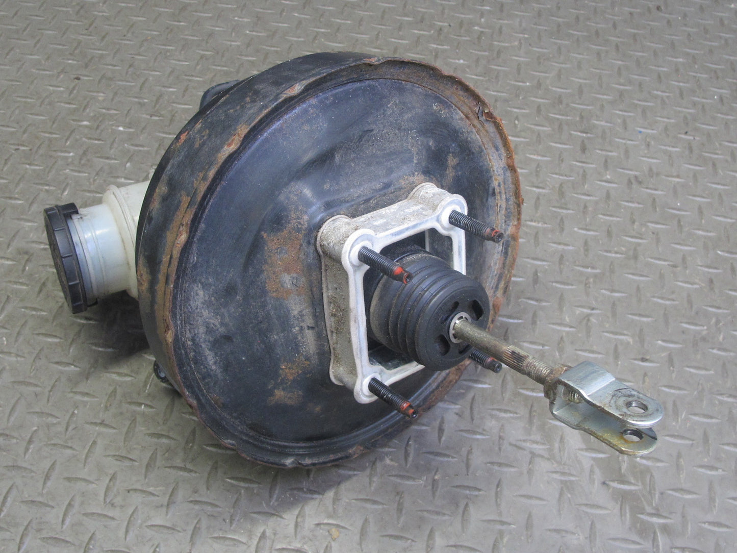 99-01 Isuzu Vehicross Brake Master Cylinder Booster Fluid Reservoir OEM