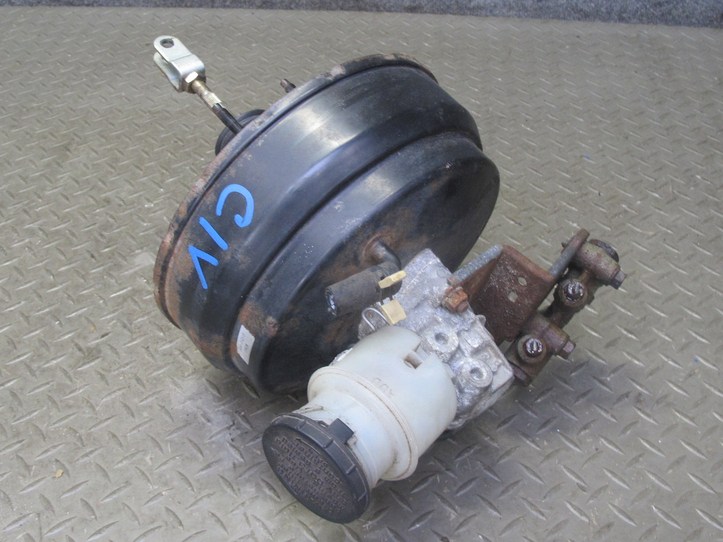 99-01 Isuzu Vehicross Brake Master Cylinder Booster Fluid Reservoir OEM