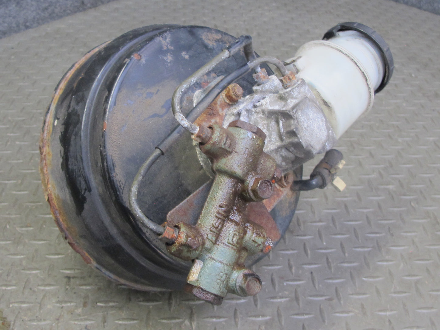 99-01 Isuzu Vehicross Brake Master Cylinder Booster Fluid Reservoir OEM