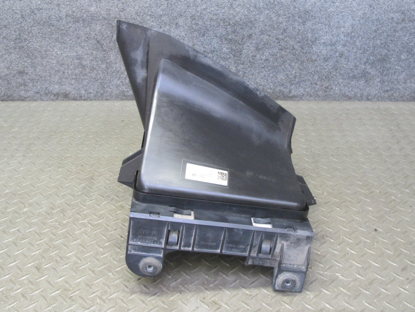 2014-2018 BMW F15 X5 AWD N63 Engine Front Right Auxiliary Radiator w Air Duct