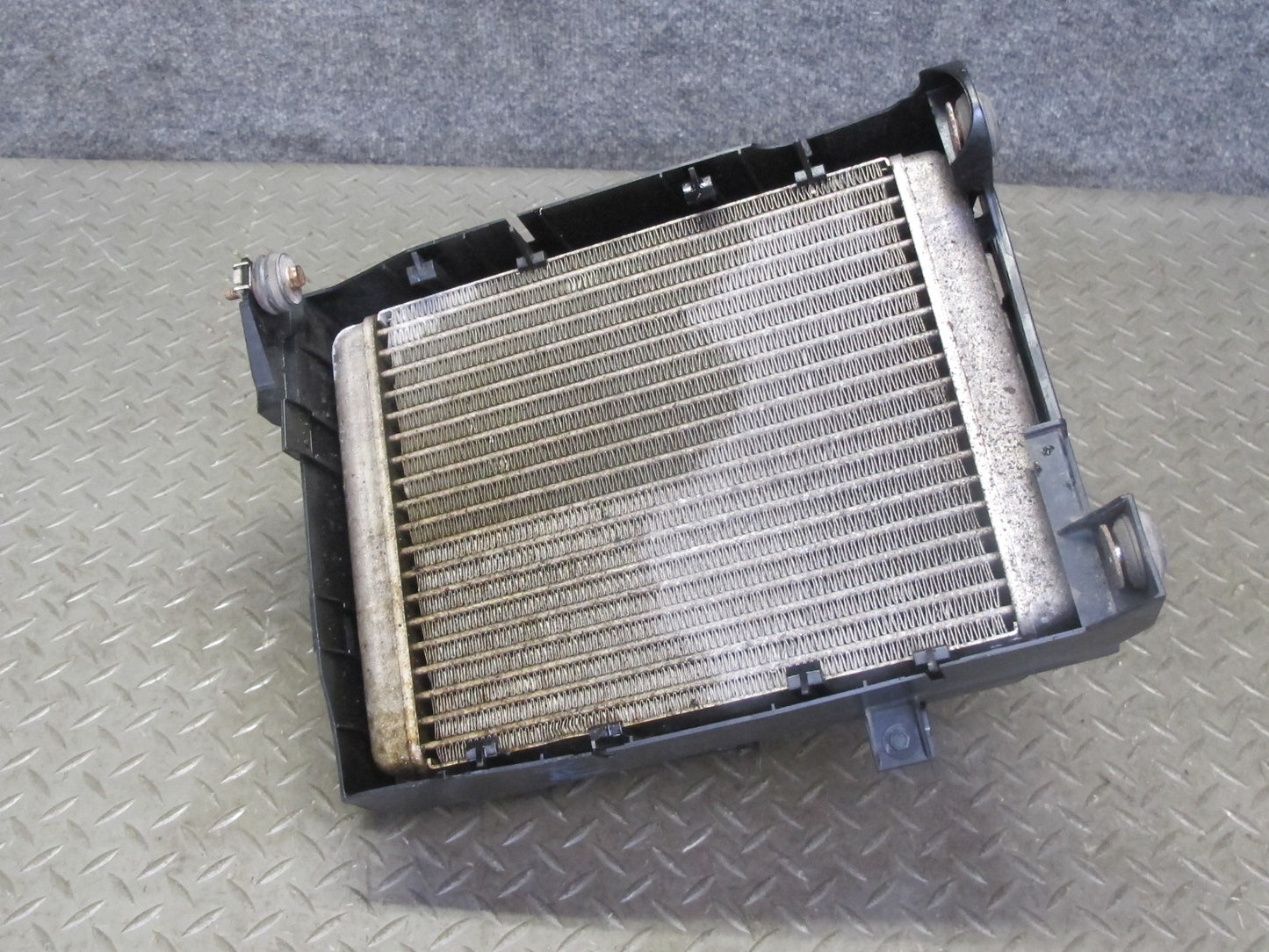 2014-2018 BMW F15 X5 AWD N63 Engine Front Right Auxiliary Radiator w Air Duct