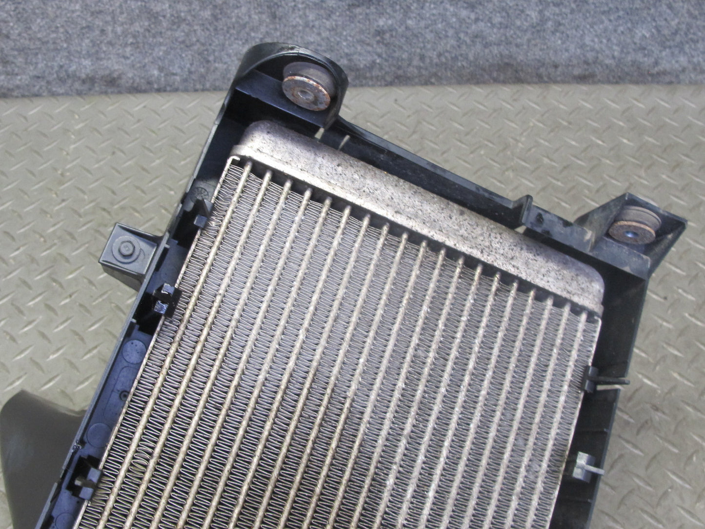 2014-2018 BMW F15 X5 AWD N63 Engine Front Right Auxiliary Radiator w Air Duct