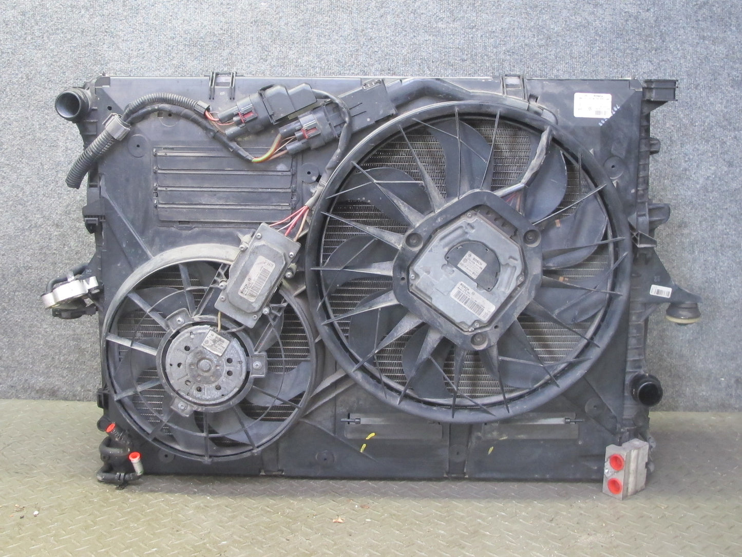 08-10 Porsche Cayenne 957 4.8 Turbo Engine Cooling Radiator Condenser Fan Shroud