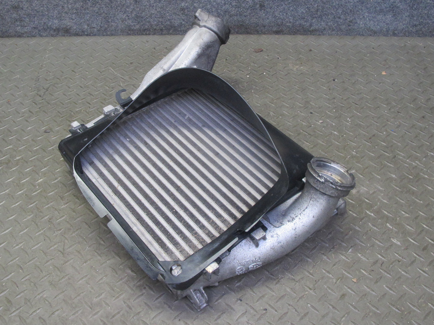 2008-2010 Porsche Cayenne 957 4.8L Turbo Left Intercooler Unit w Shroud