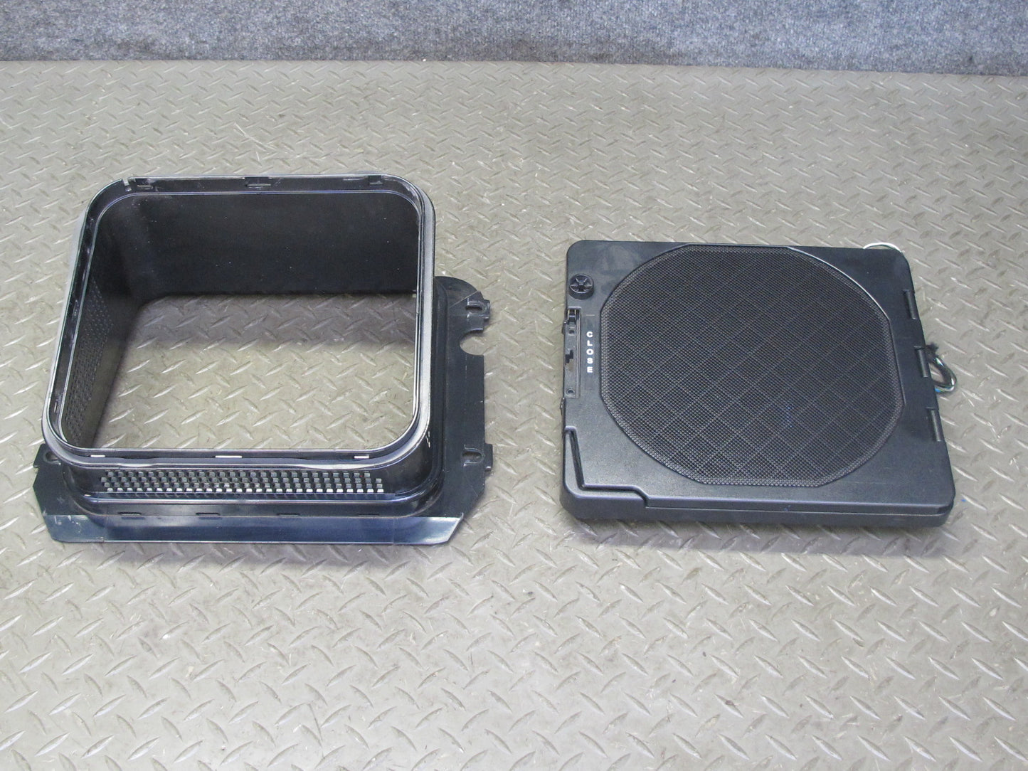 01-06 BMW E46 330ci Convertible Rear Subwoofer Speaker w Housing Black OEM