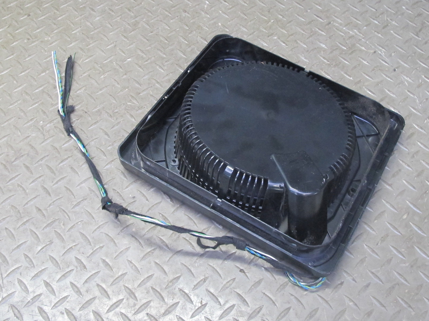 01-06 BMW E46 330ci Convertible Rear Subwoofer Speaker w Housing Black OEM