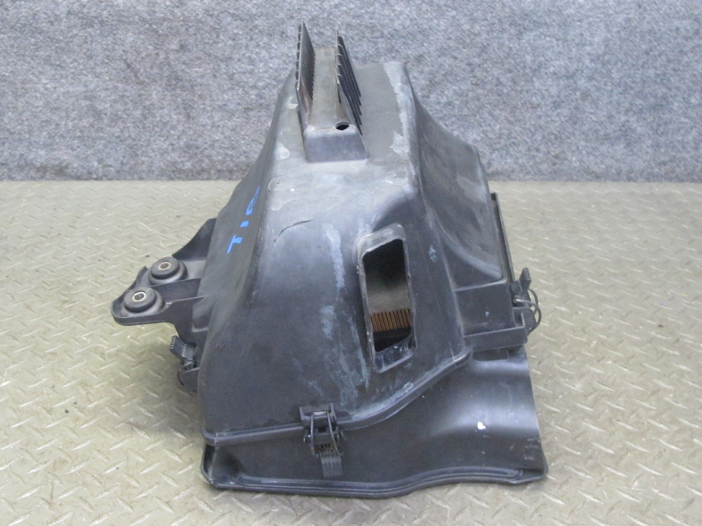 01-02 BMW E46 330i 330ci M54 Air Intake Cleaner Filter Box w MAF Sensor OEM