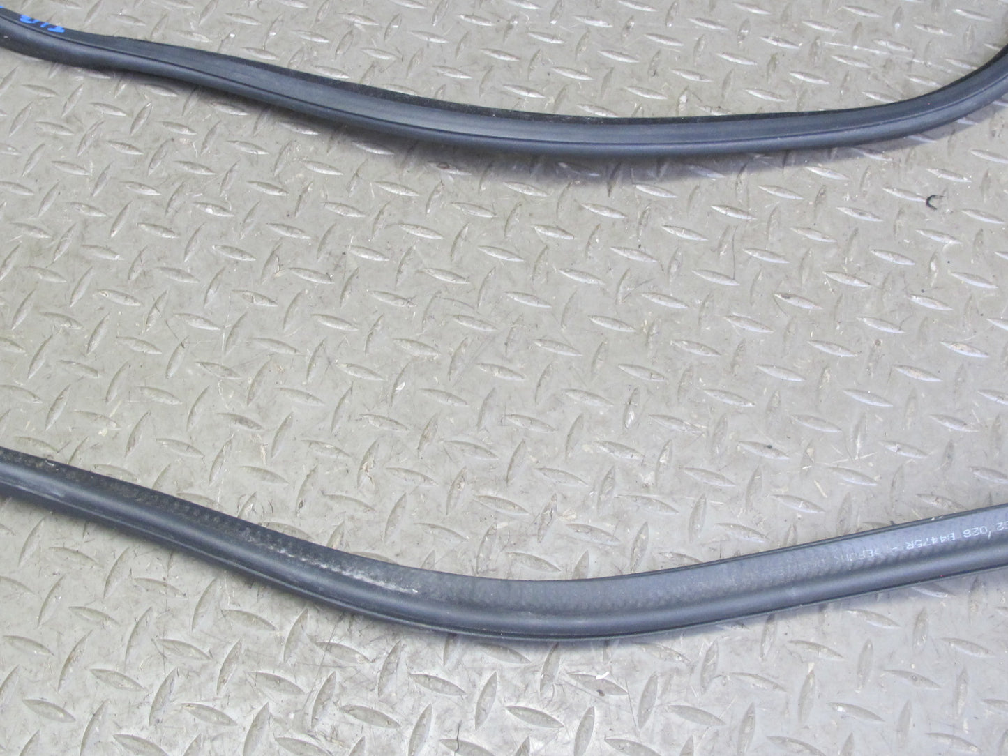 01-06 BMW E46 Convertible Rear Trunk Lid Weatherstrip Rubber Seal Gasket OEM