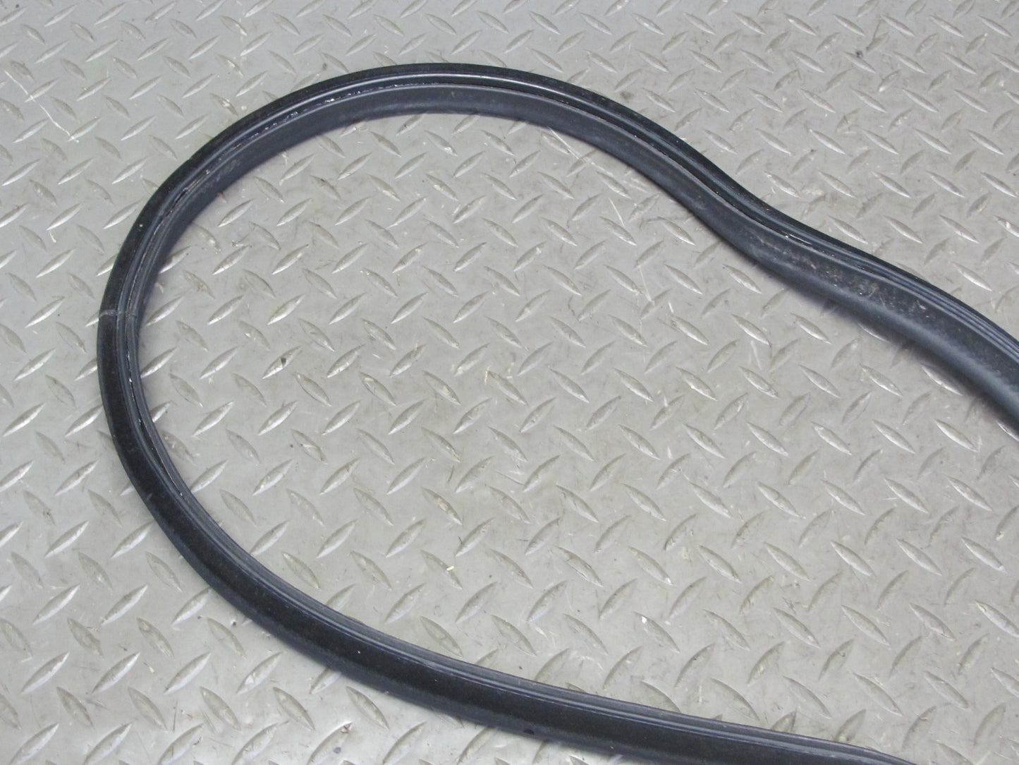 01-06 BMW E46 Convertible Rear Trunk Lid Weatherstrip Rubber Seal Gasket OEM