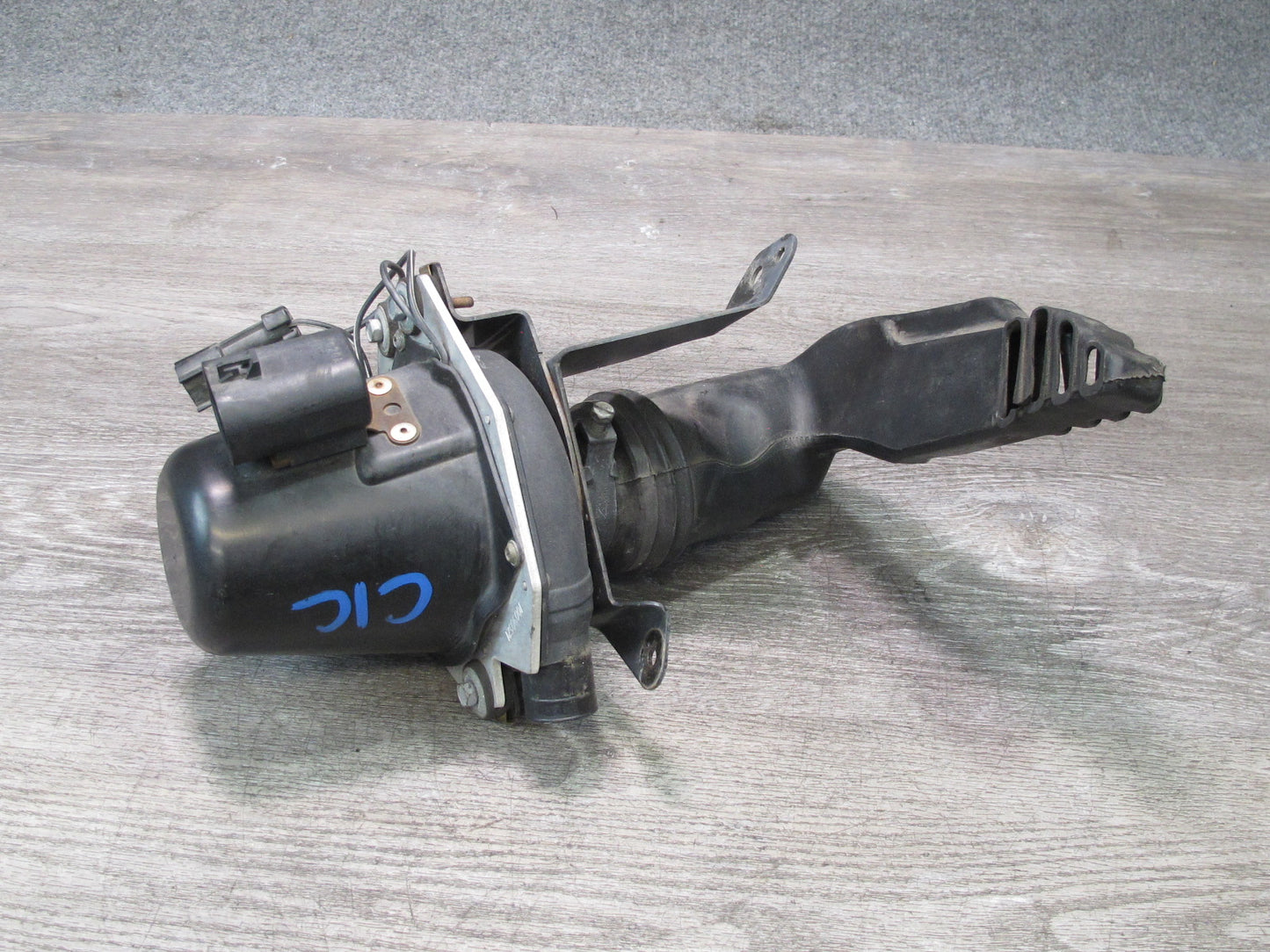 92-93 Chevrolet Corvette C4 Secondary Air Injection Smog Pump w Relay & Duct OEM