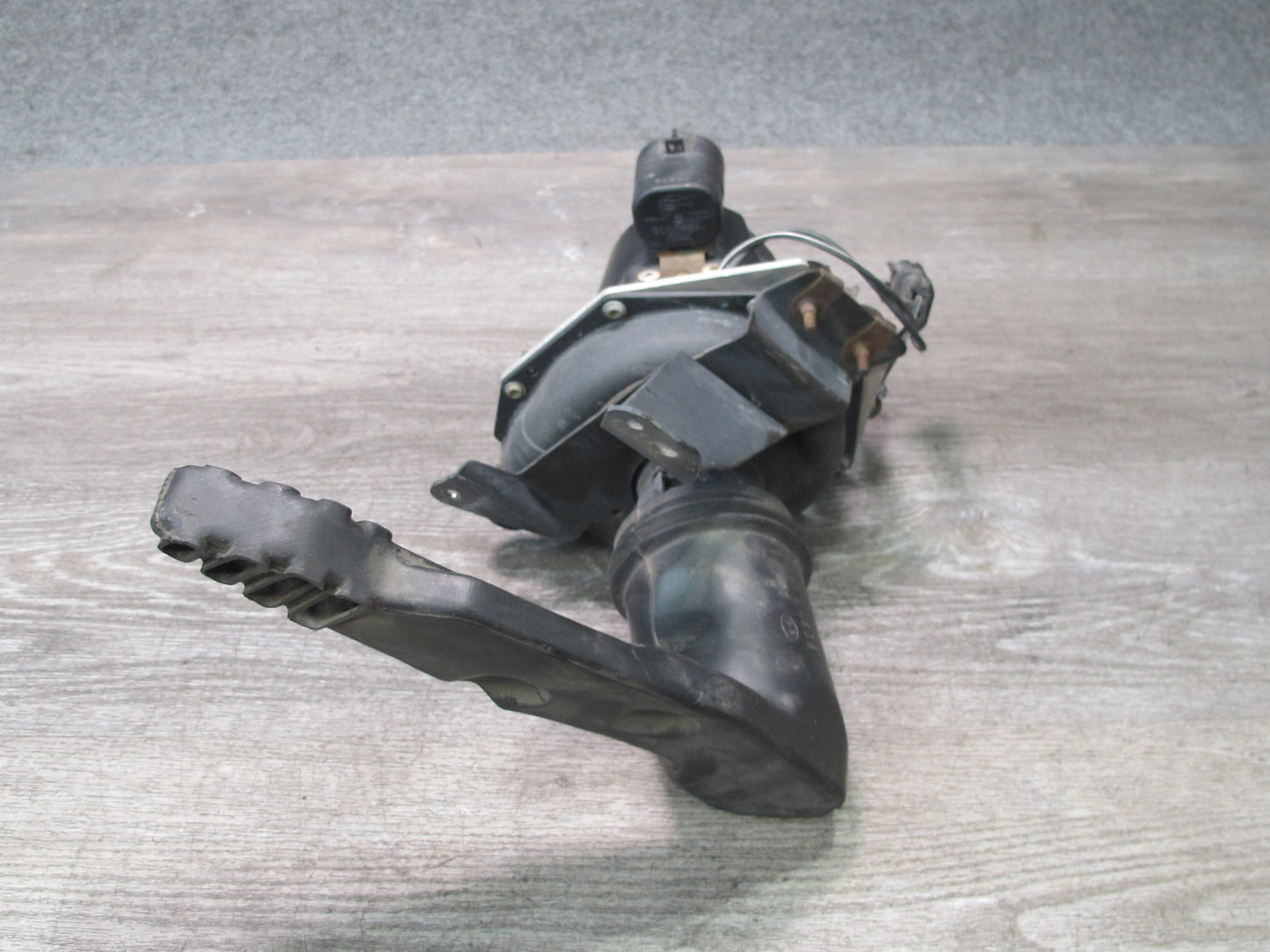 92-93 Chevrolet Corvette C4 Secondary Air Injection Smog Pump w Relay & Duct OEM