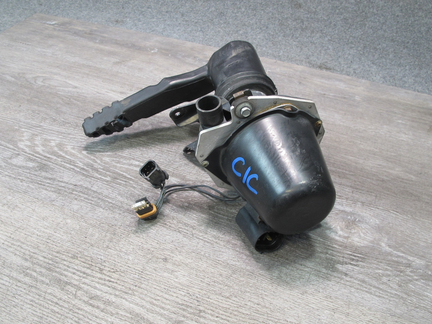 92-93 Chevrolet Corvette C4 Secondary Air Injection Smog Pump w Relay & Duct OEM