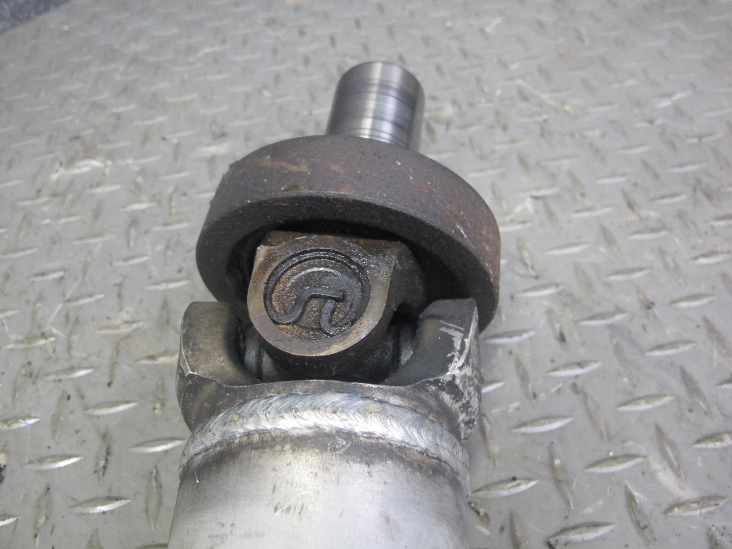 84-96 Chevrolet Corvette C4 Rear A/T Driveshaft Drive Shaft 10054289 OEM