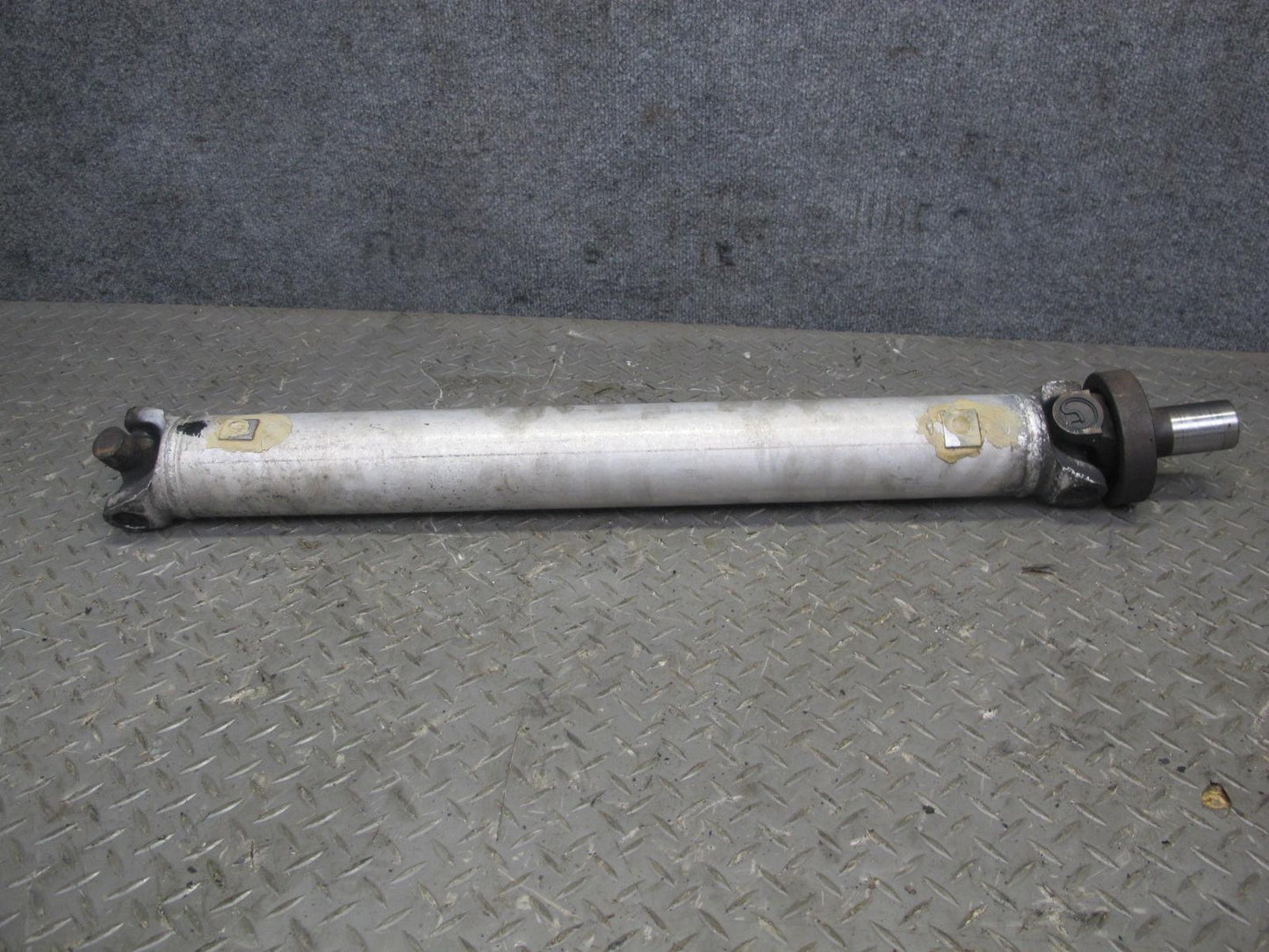 84-96 Chevrolet Corvette C4 Rear A/T Driveshaft Drive Shaft 10054289 OEM