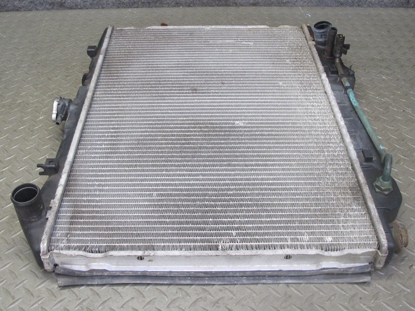 99-01 Isuzu Vehicross 3.5L 6VE1 A/T Engine Cooling Radiator 8524679222 OEM