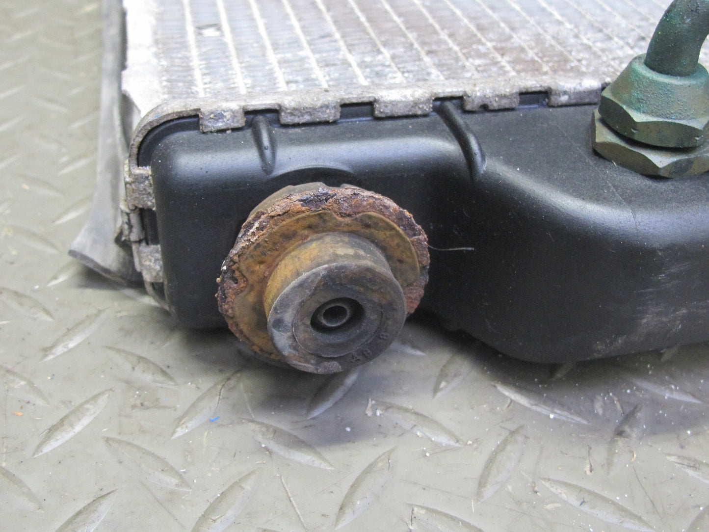 99-01 Isuzu Vehicross 3.5L 6VE1 A/T Engine Cooling Radiator 8524679222 OEM