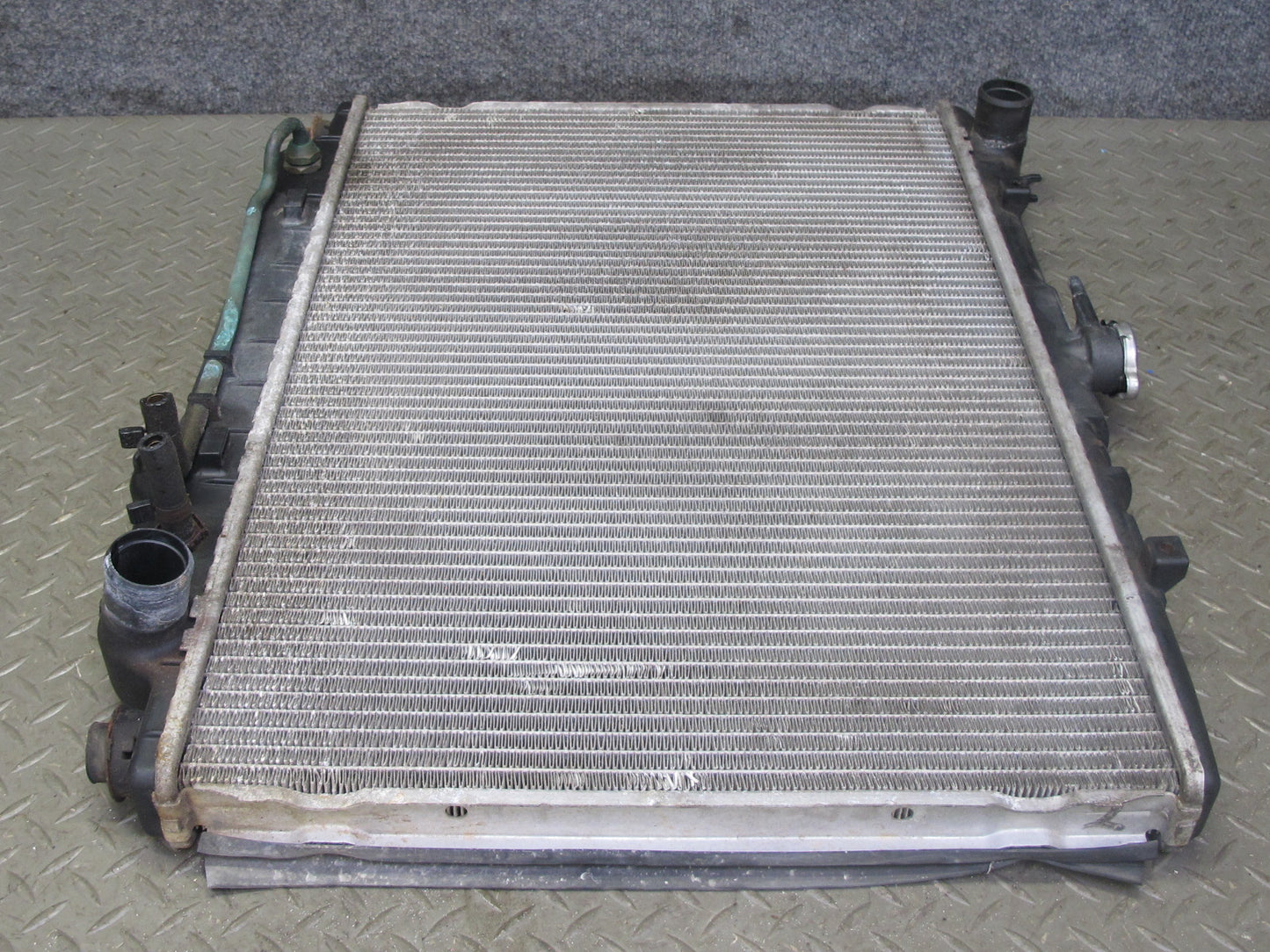 99-01 Isuzu Vehicross 3.5L 6VE1 A/T Engine Cooling Radiator 8524679222 OEM