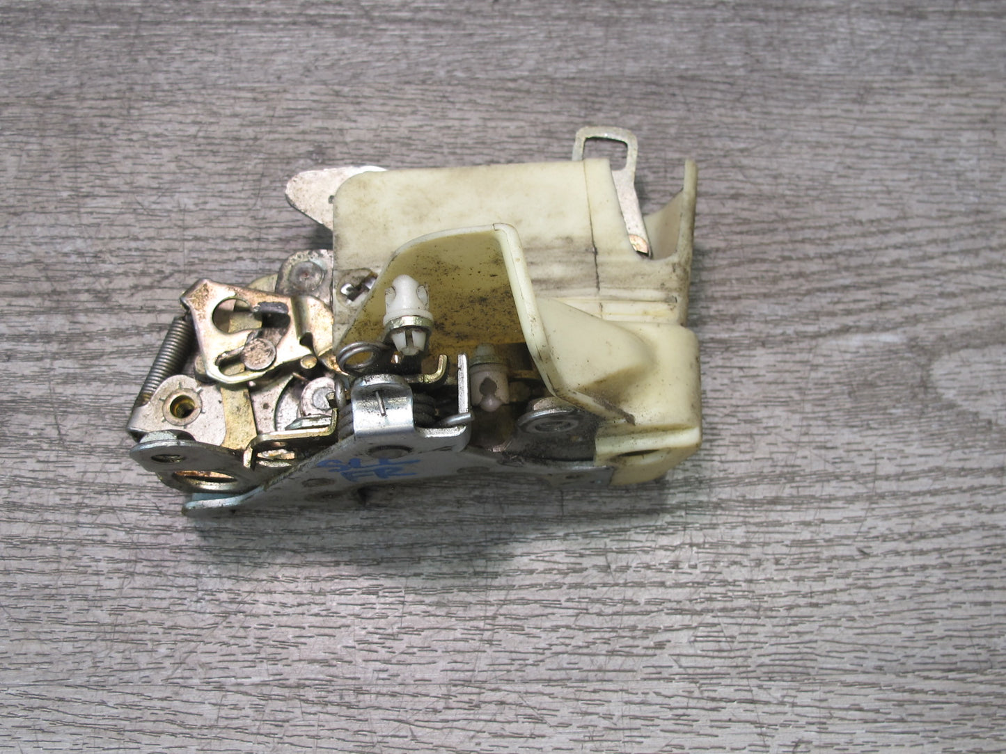 86-89 Mercedes R107 560SL Front Right Passenger Door Lock Latch OEM