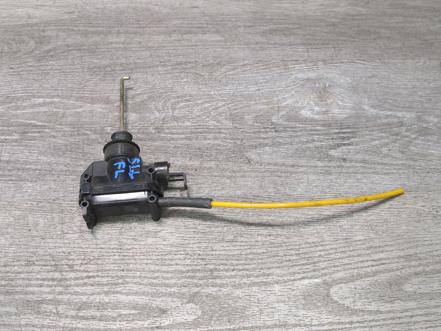 86-89 Mercedes R107 560SL Front Left Driver Door Lock Vacuum Actuator OEM