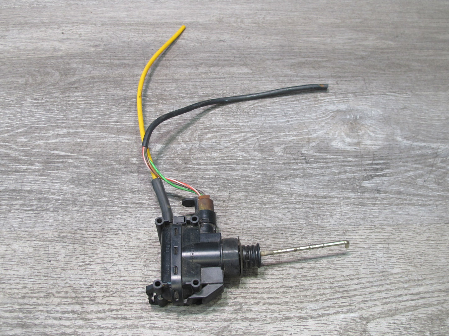 86-89 Mercedes R107 560SL Front Right Passenger Door Lock Vacuum Actuator OEM