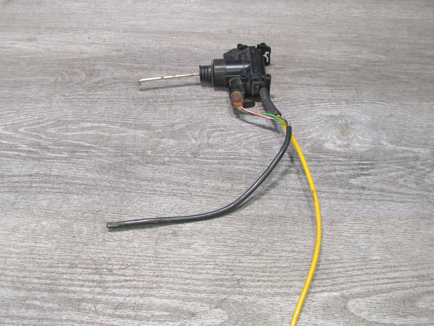 86-89 Mercedes R107 560SL Front Right Passenger Door Lock Vacuum Actuator OEM