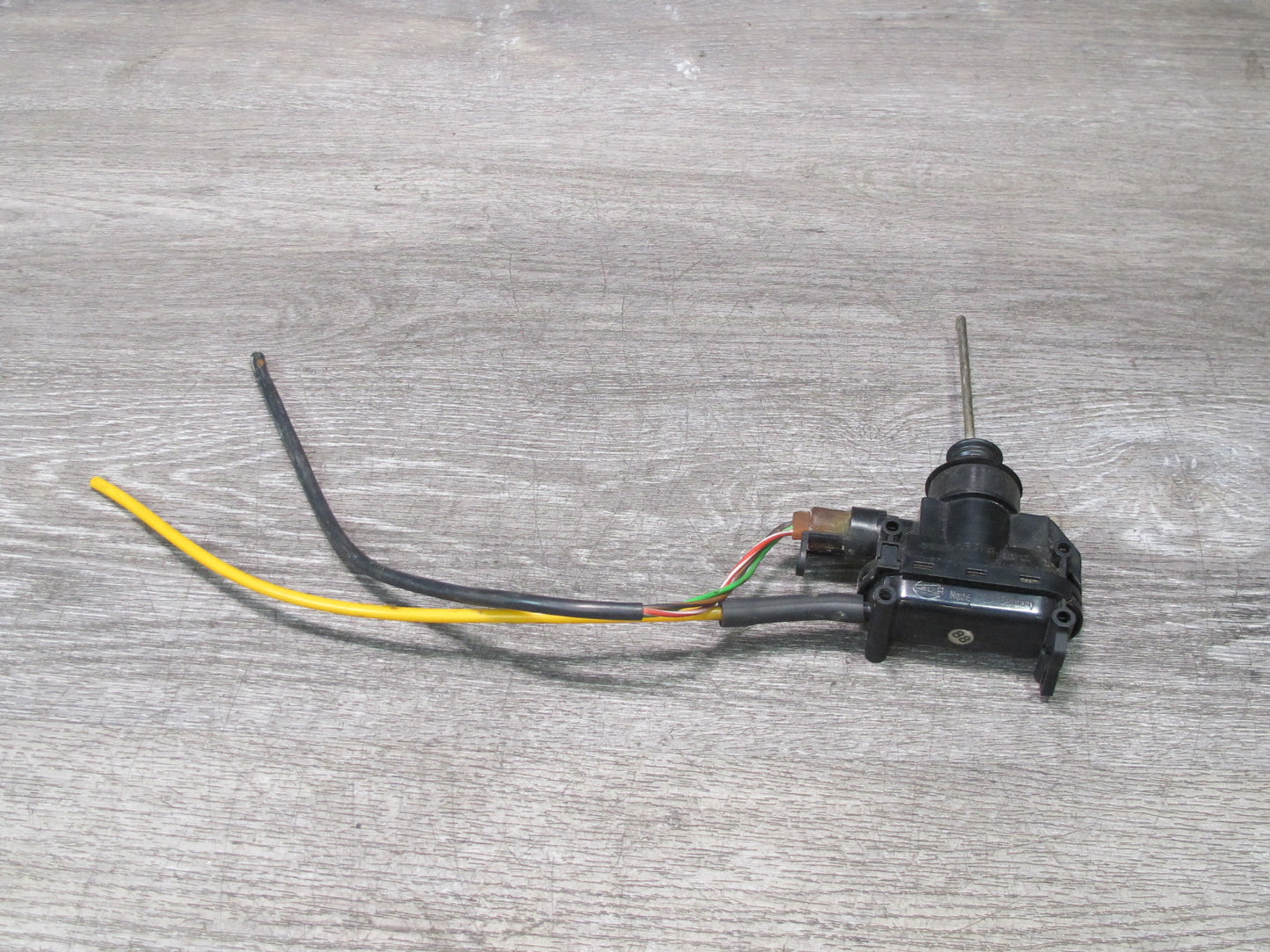 86-89 Mercedes R107 560SL Front Right Passenger Door Lock Vacuum Actuator OEM