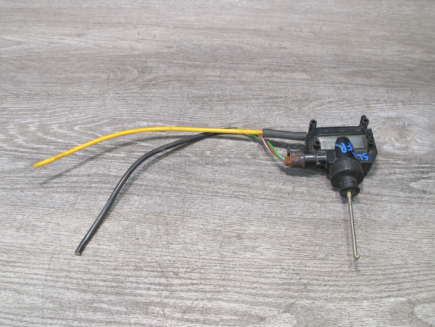 86-89 Mercedes R107 560SL Front Right Passenger Door Lock Vacuum Actuator OEM