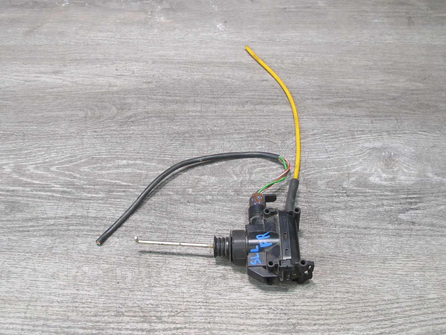 86-89 Mercedes R107 560SL Front Right Passenger Door Lock Vacuum Actuator OEM