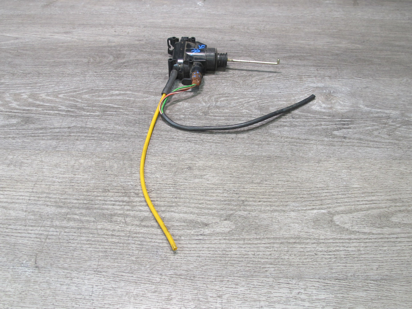 86-89 Mercedes R107 560SL Front Right Passenger Door Lock Vacuum Actuator OEM