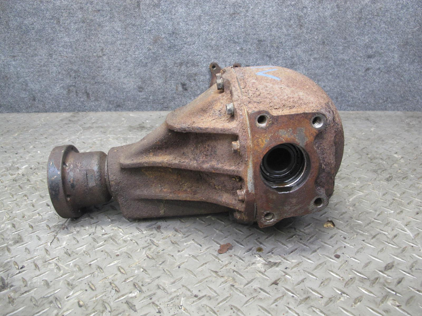 99-01 Isuzu Vehicross 4WD Front Differential Carrier 4.30 Ratio 130K OEM