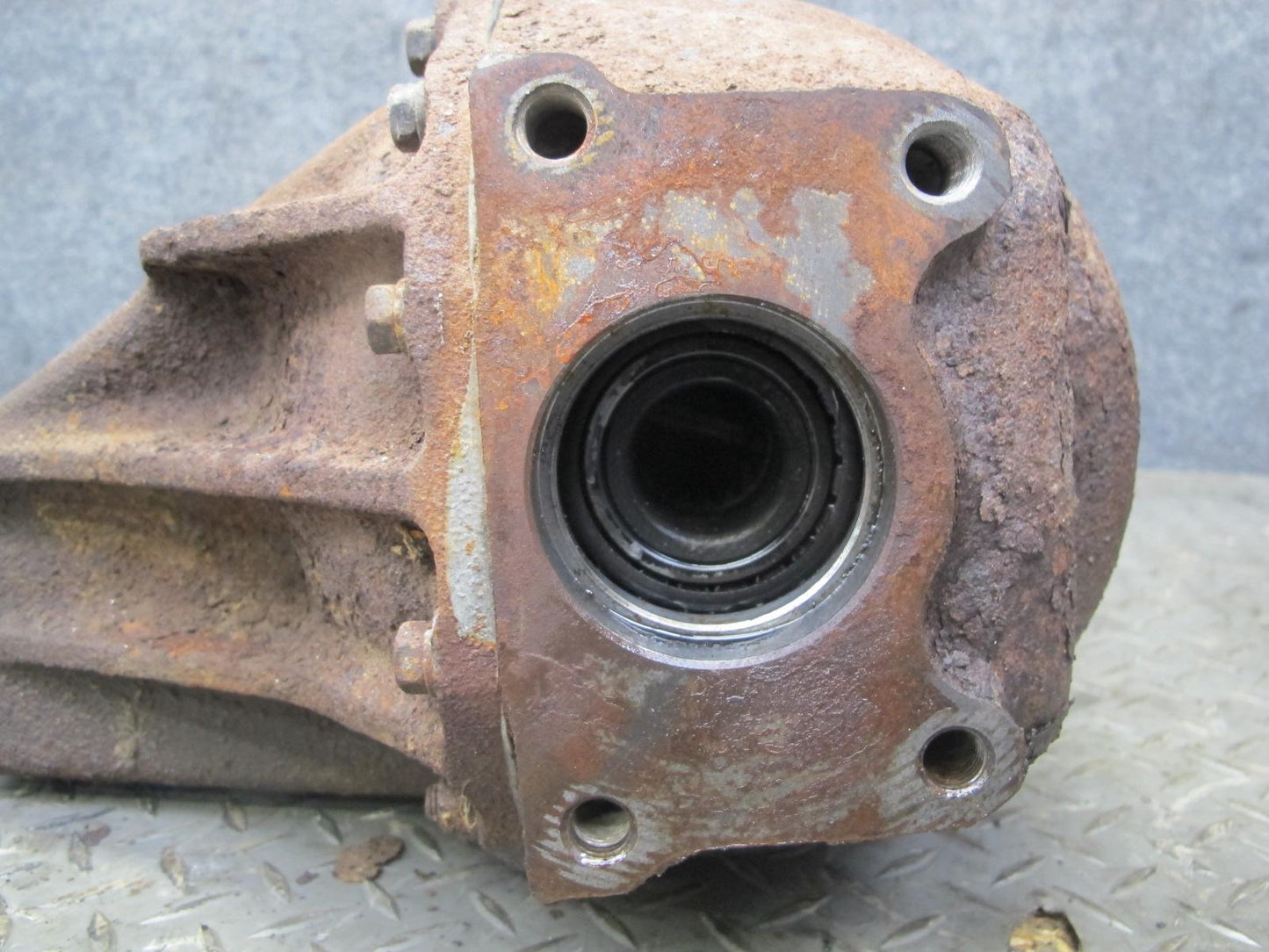 99-01 Isuzu Vehicross 4WD Front Differential Carrier 4.30 Ratio 130K OEM