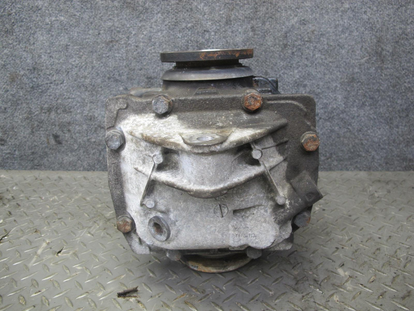 01-06 BMW E46 330i 330CI M/T Manual Rear Differential Carrier 3.07 Ratio OEM