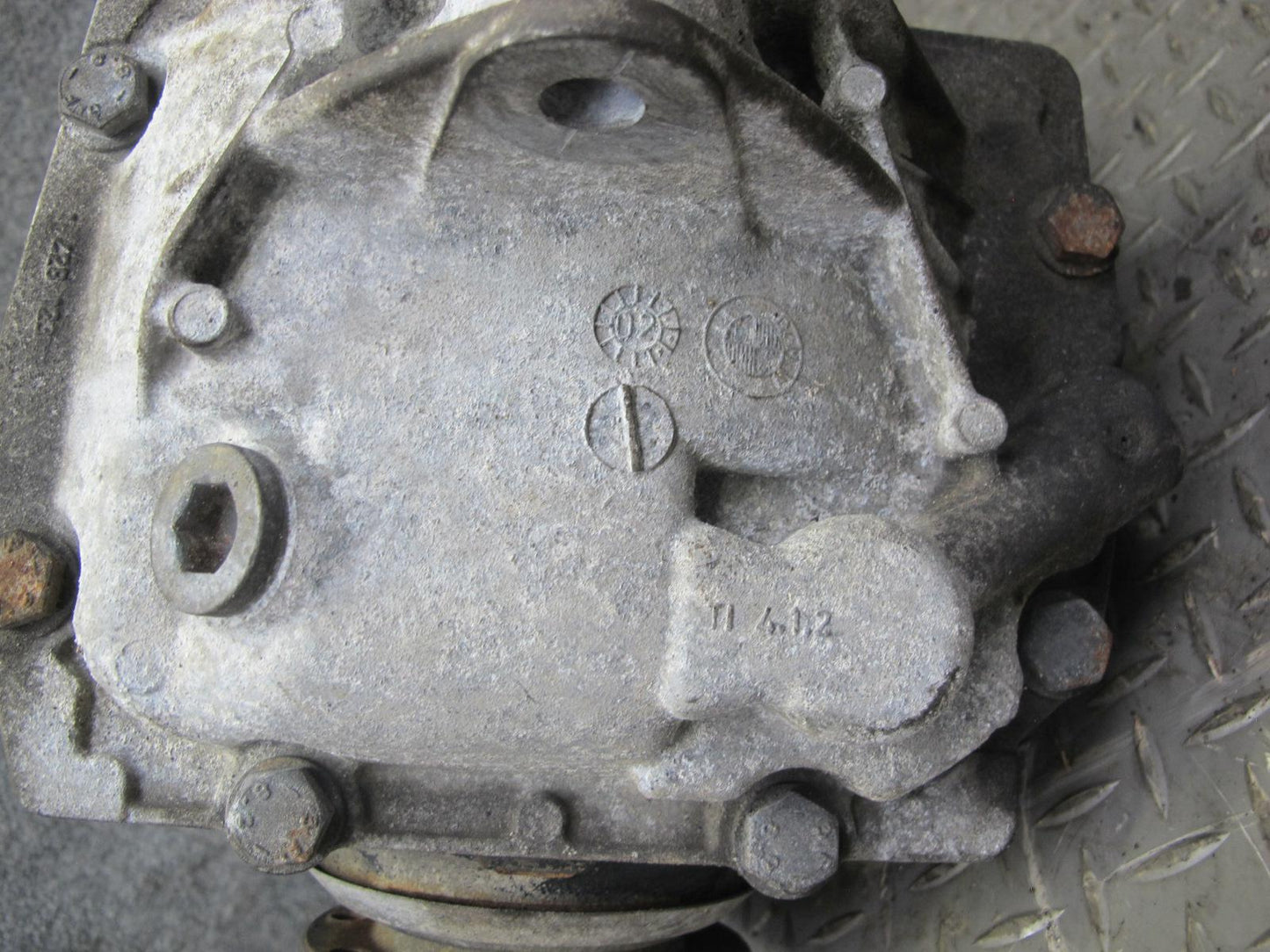 01-06 BMW E46 330i 330CI M/T Manual Rear Differential Carrier 3.07 Ratio OEM