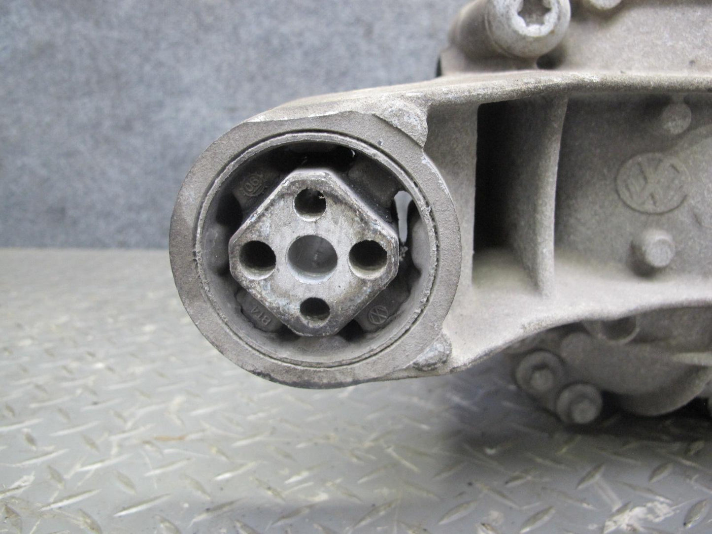 2008-2010 Porsche Cayenne 957 4.8L Turbo Rear Differential Carrier 3.27 Ratio