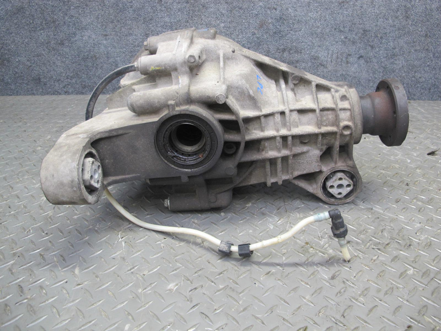 2008-2010 Porsche Cayenne 957 4.8L Turbo Rear Differential Carrier 3.27 Ratio