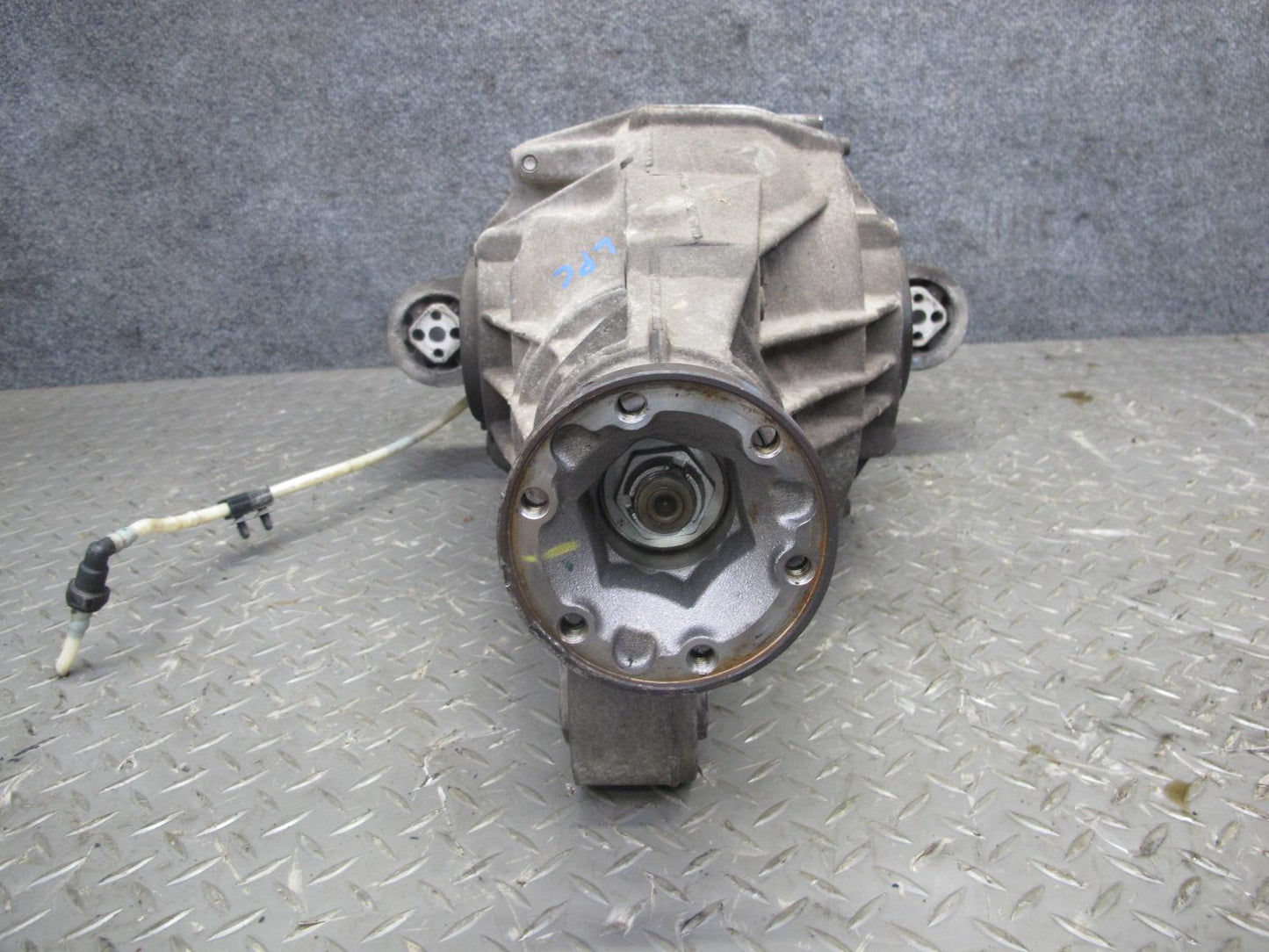 2008-2010 Porsche Cayenne 957 4.8L Turbo Rear Differential Carrier 3.27 Ratio