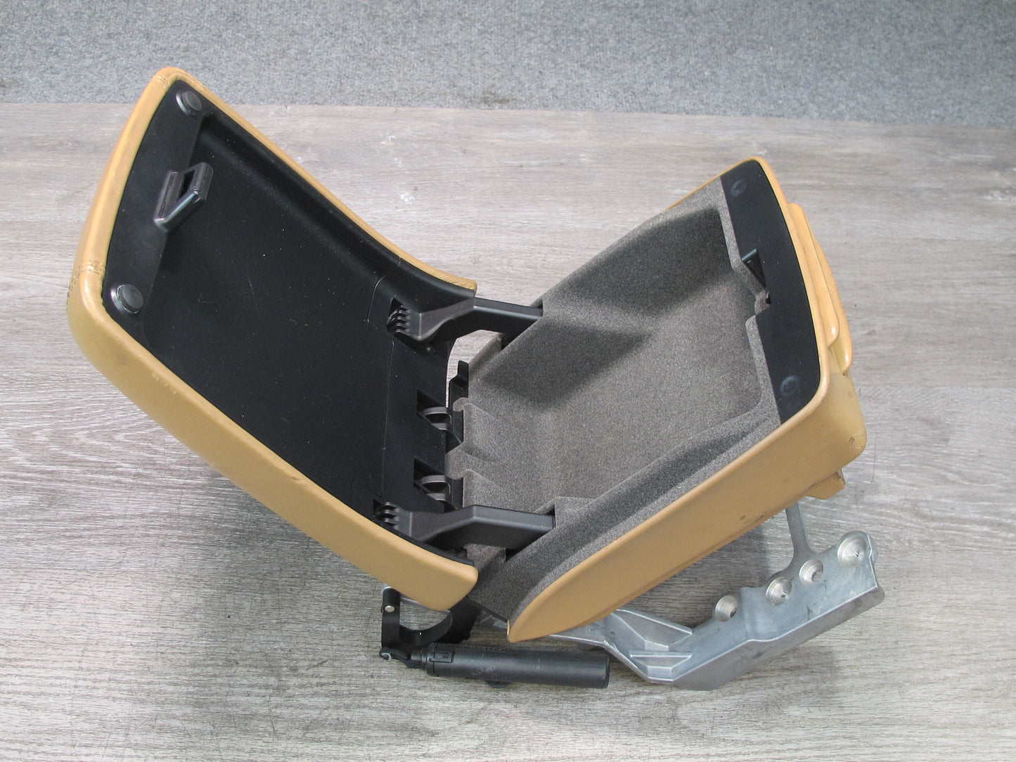 2003-2010 Porsche Cayenne 955 Center Console Leather Armrest w Shocks Sand Beige