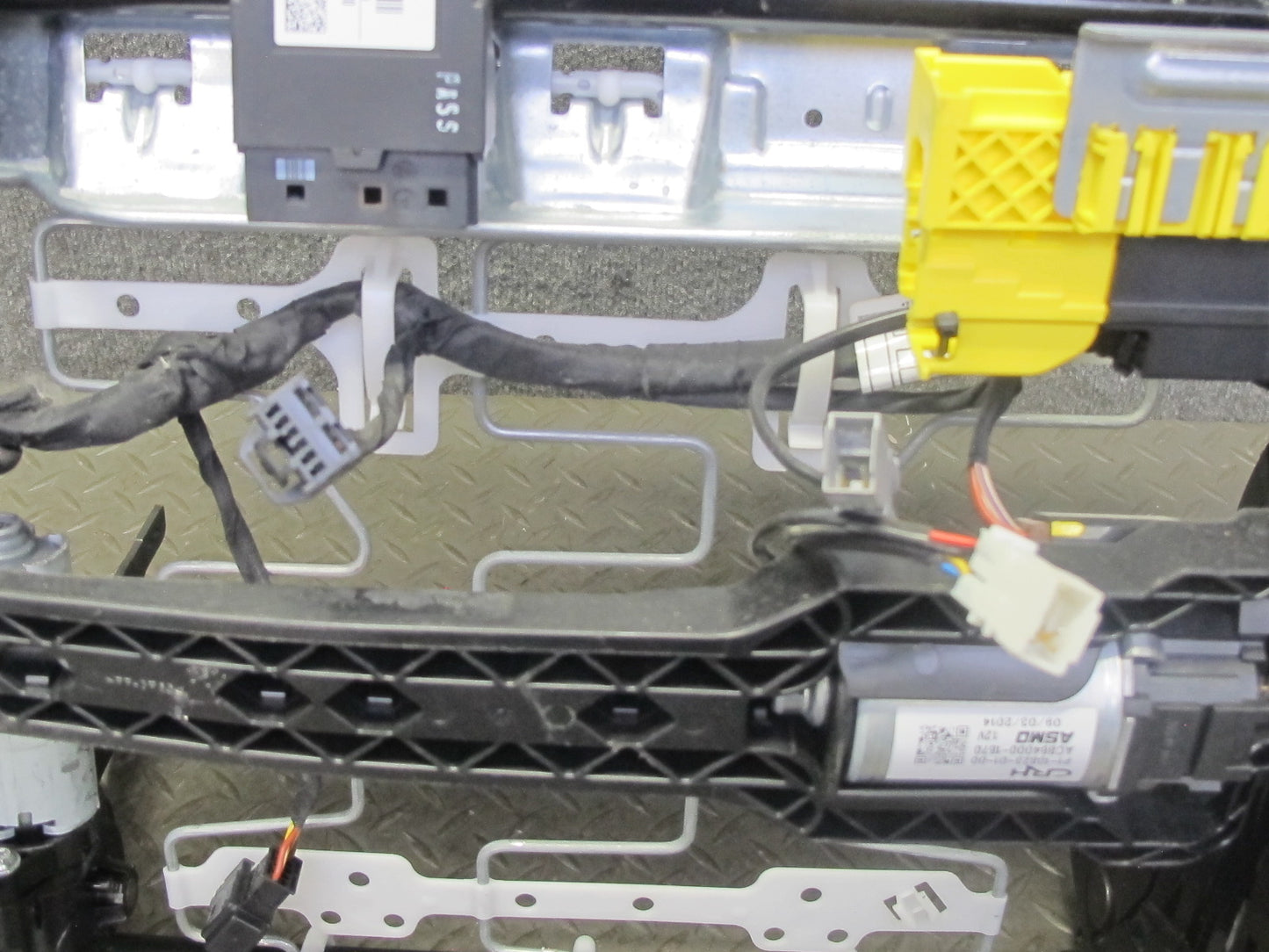 12-16 BMW F30 F31 335ix 3-SERIES Front Right Seat Lower Frame Rail Track OEM